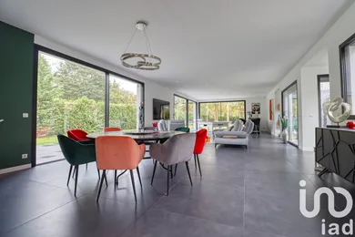 Architectural house in Lamorlaye (60260)