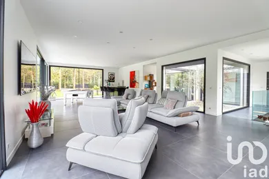 Architectural house at Lamorlaye (60260)