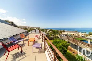 Architectural house at Saint-Paul (97434)