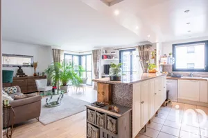Apartment at Puteaux (92800)