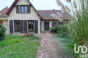 Traditional house at Pierrelaye (95480)