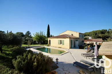 Maison traditionnelle à Carcès (83570)