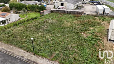 Terrain à bâtir à Anais (16560)