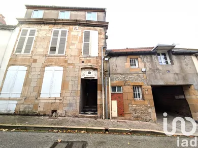 Building at Langres (52200)