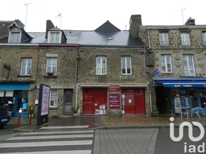 Building at Lassay-les-Châteaux (53110)