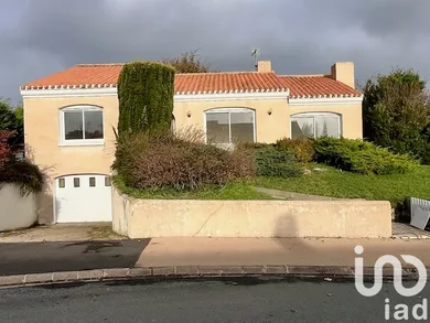 Maison traditionnelle à Coëx (85220)