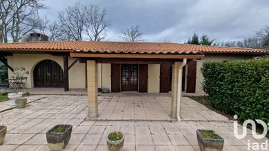 Traditional house at Parempuyre (33290)