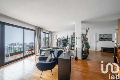 Apartment at Saint-Cloud (92210)
