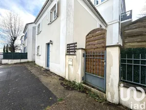 Apartment at Savigny-le-Temple (77176)