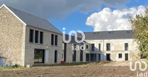 Building at Gouvernes (77400)