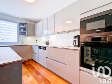 Apartment at Ozoir-la-Ferrière (77330)