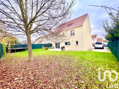 House at Nandy (77176)