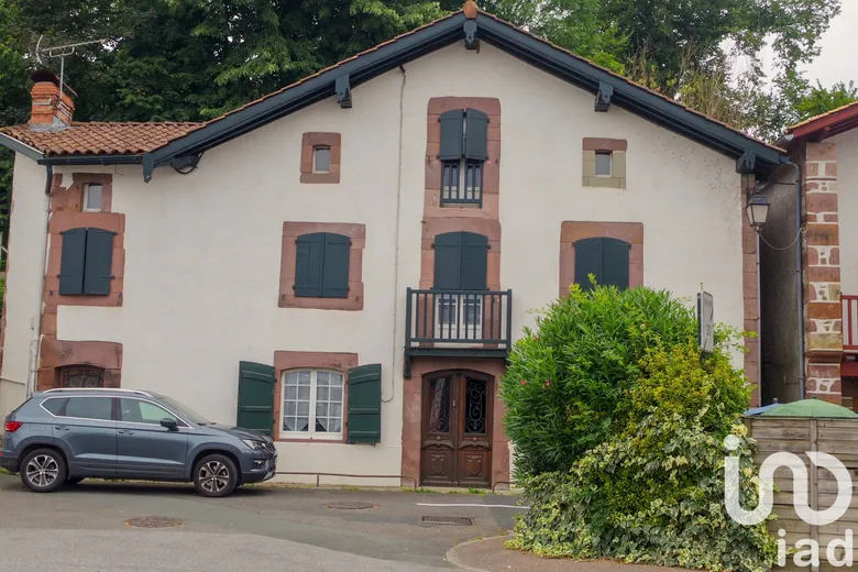 Maison 8 pièces 197 m² · à Uhart-Cize · 197,2 m² · 330 000 €