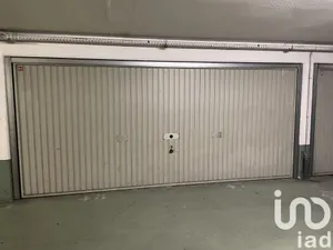 Parking à Paris (75020)