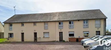 Building at Le Plessis-Hébert (27120)