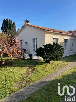 Traditional house at Saujon (17600)