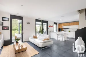 Traditional house at Beauvallon (69700)