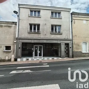 Immeuble à Doué-en-Anjou (49700)