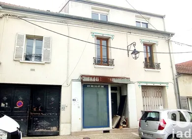 Building at Champs-sur-Marne (77420)