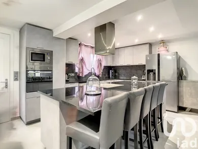 Traditional house at Chevry-Cossigny (77173)