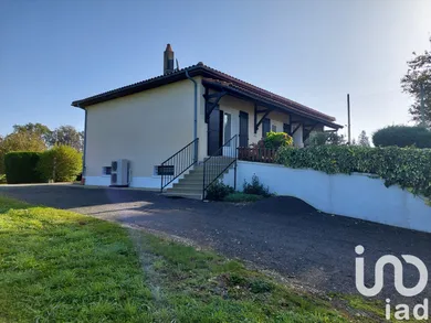 Traditional house at Massignac (16310)