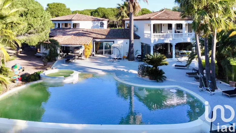 Maison 14 pièces 405 m² · à Roquebrune-sur-Argens · 405 m² · 2 100 000 €