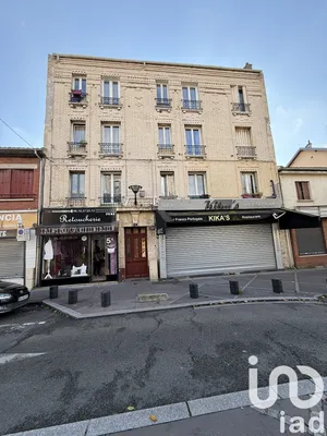 Building at Saint-Denis (93200)