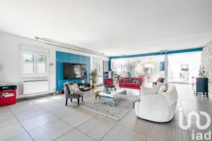 Maison d'architecte à LA QUEUE-EN-BRIE (94510)