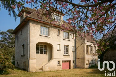 Mansion at Coucy-le-Château (02380)
