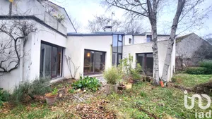 Architectural house at Bondoufle (91070)