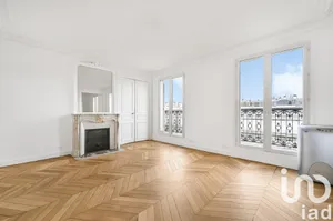 Apartment at Paris (75008)