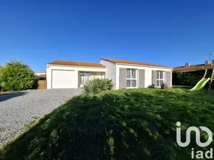 House at Aizenay (85190)