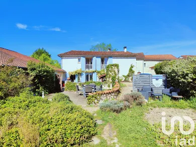 Maison traditionnelle à Bonnes (16390)