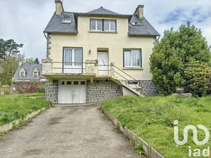 Traditional house at Saint-Nicolas-du-Pélem (22480)