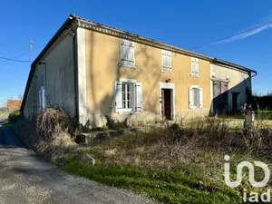 House at Reignac (16360)