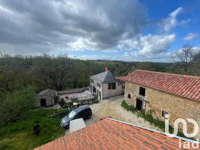 Maison de campagne à Saint-Loup-Sur-Thouet (79600)