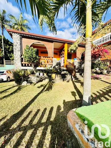 House at Saint-Pierre (97432)