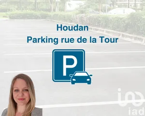 Parking at Houdan (78550)