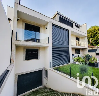 House at Chaville (92370)