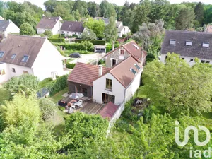 Architectural house at Les Molières (91470)