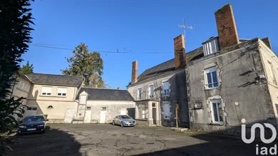 Building at Marchenoir (41370)