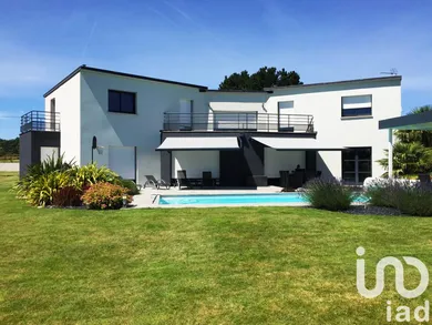 Architectural house at Sainte-Marie (35600)