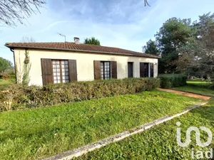 Maison traditionnelle à Bonneville-et-Saint-Avit-de-Fumadières (24230)