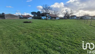 Land at Les Peintures (33230)