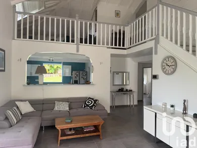 House at Sainte-Anne (97180)