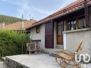 Village house at Saint-Julien-en-Beauchêne (05140)