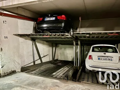 Parking in Paris (75017)
