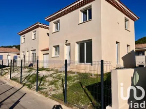 Maison traditionnelle à Laudun-l'Ardoise (30290)