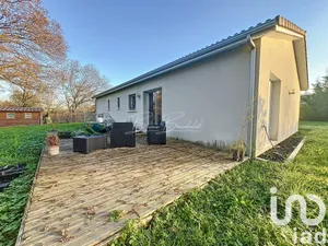 House at Loupes (33370)