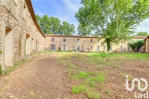 Building at Nîmes (30900)